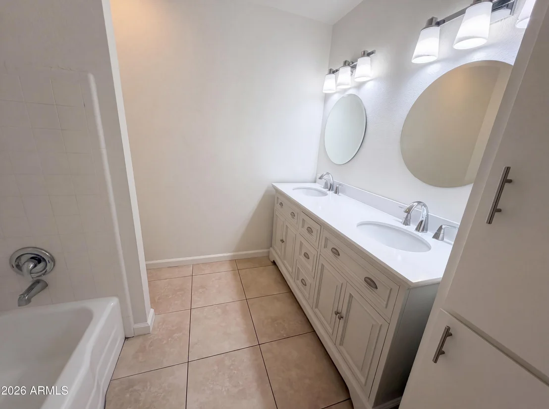 Photo of 438 N ASH --