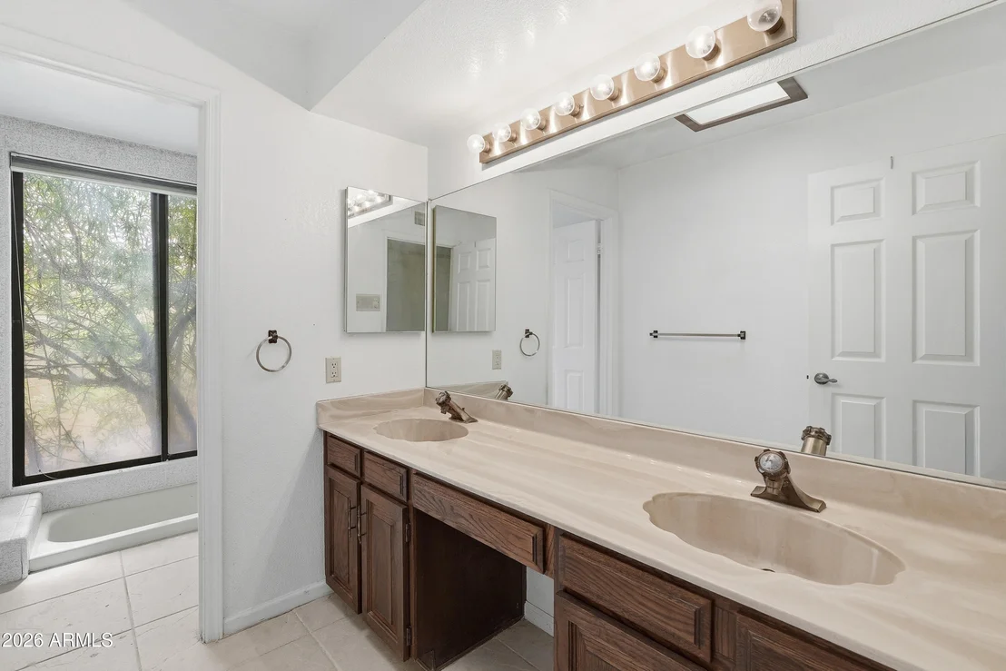Photo of 1204 E COMMODORE Place