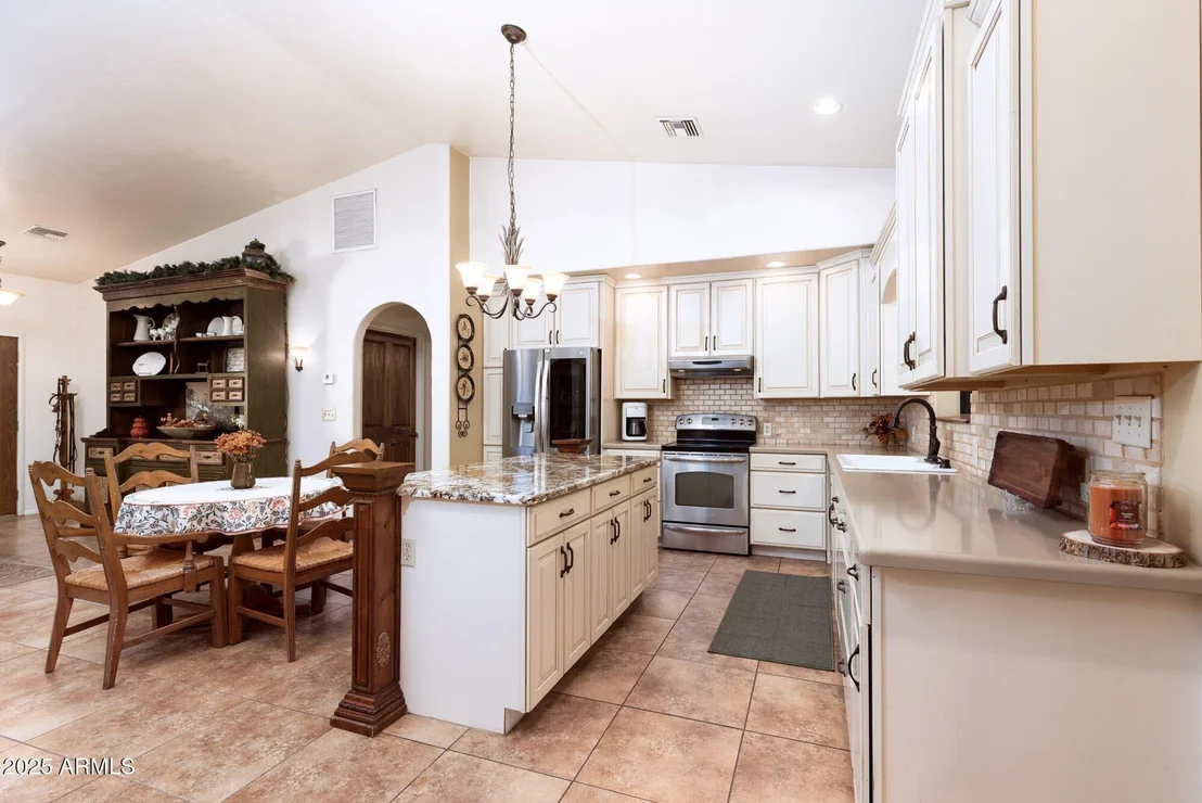 Photo of 712 W TREASURE Road