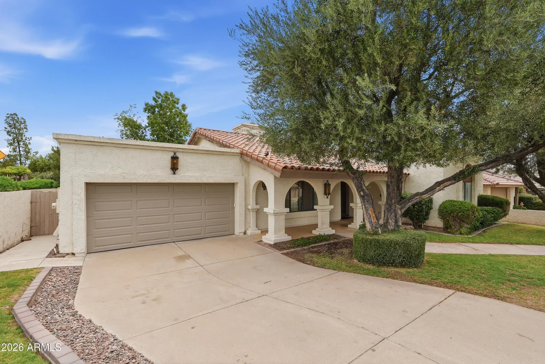 Photo of 1204 E COMMODORE Place