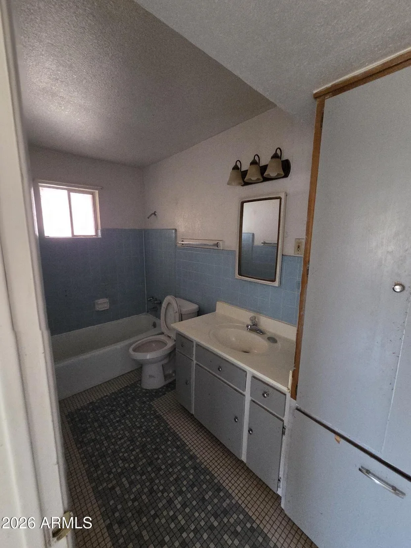 Photo of 309 W DESERT Drive