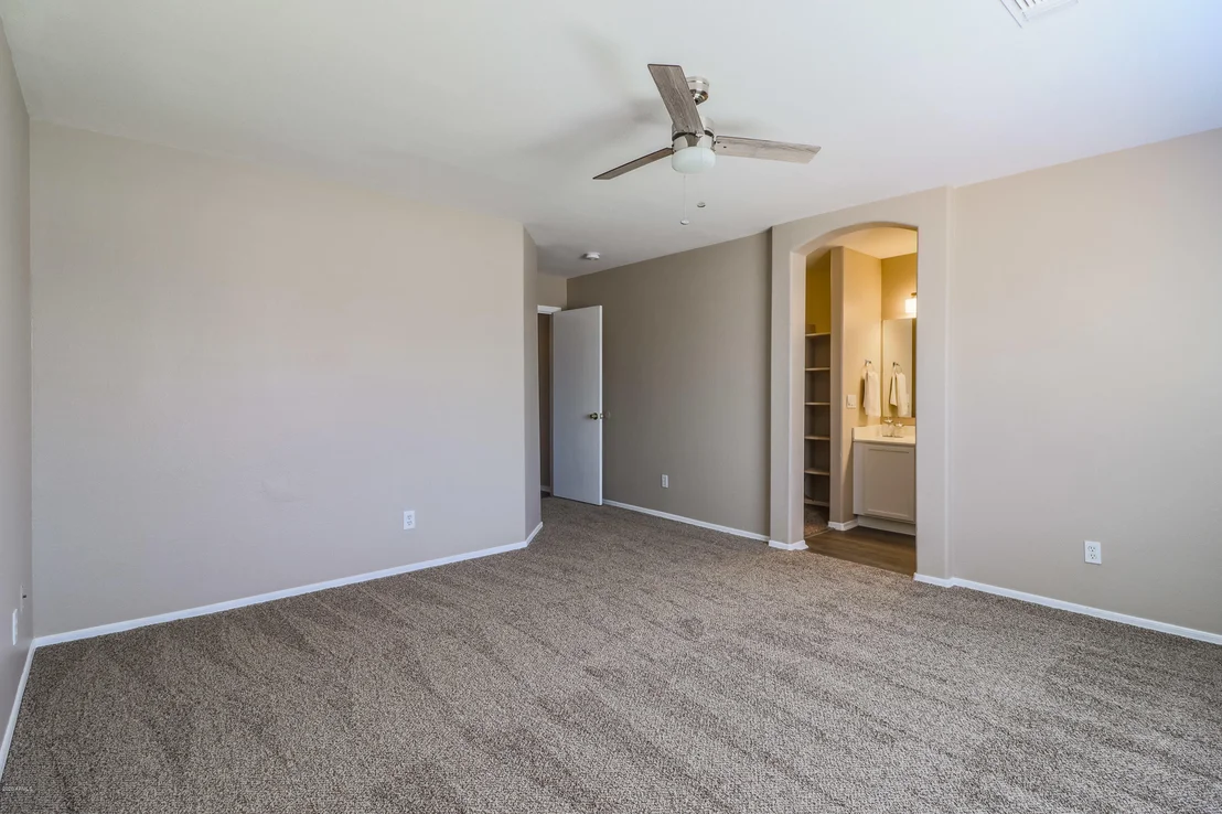 Photo of 453 S WILDROSE --