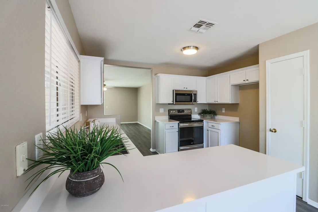 Photo of 453 S WILDROSE --