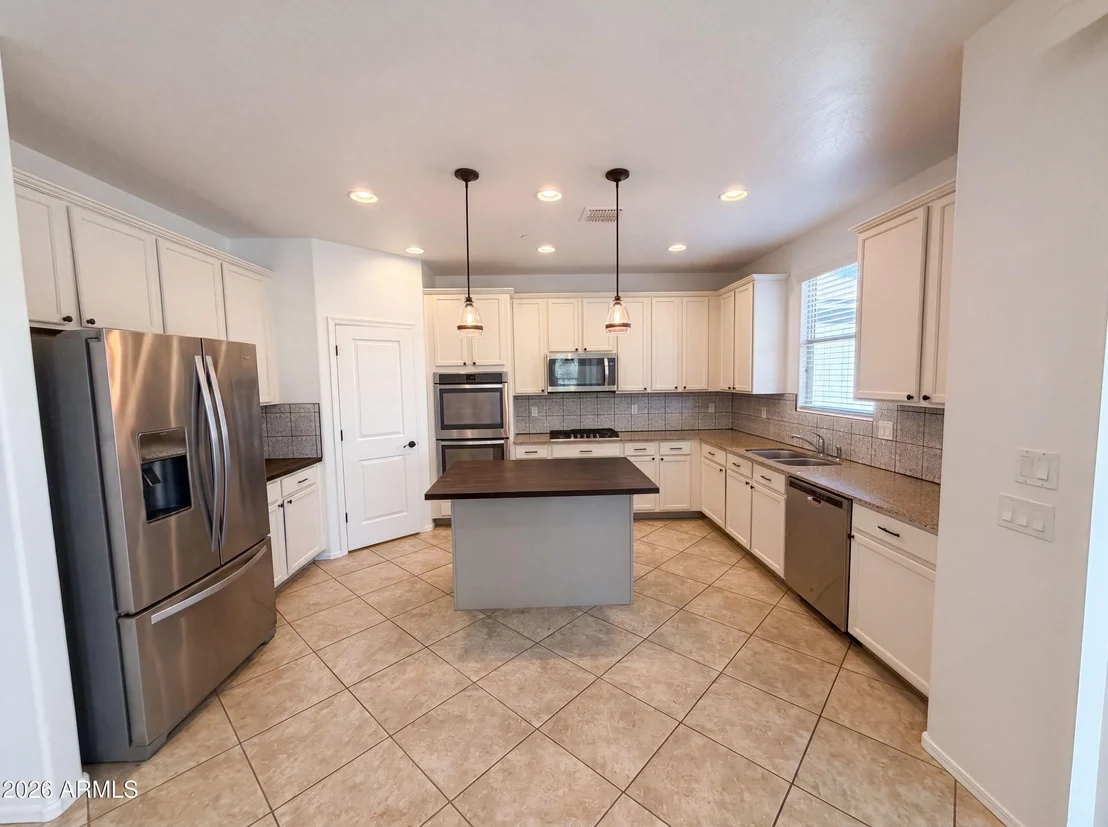 Photo of 21276 W BERKELEY Road