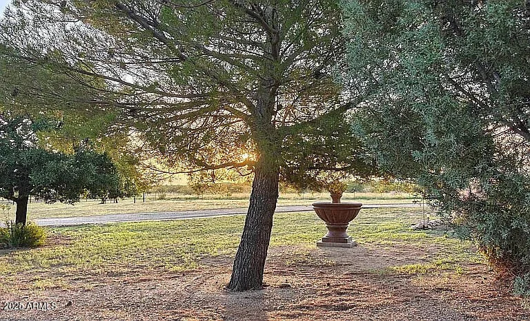 Photo of 712 W TREASURE Road