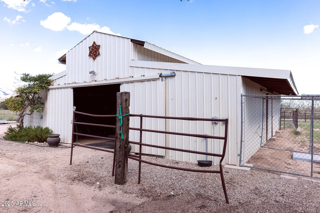 Photo of 712 W TREASURE Road