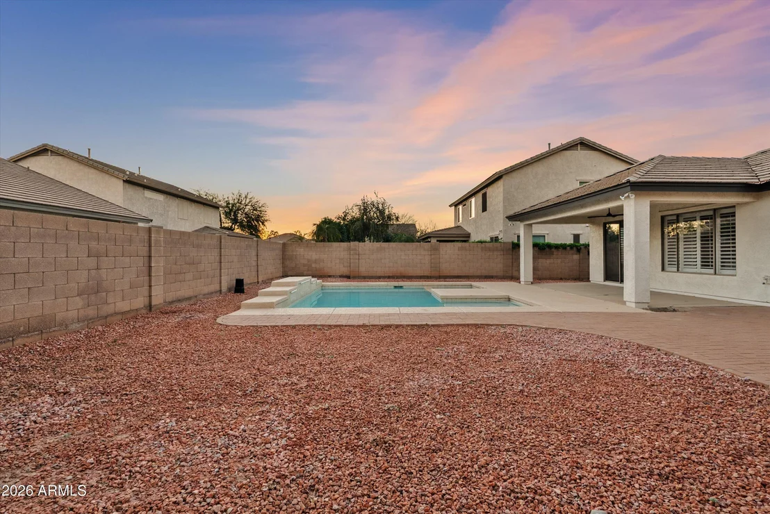 Photo of 271 W ROADRUNNER Drive