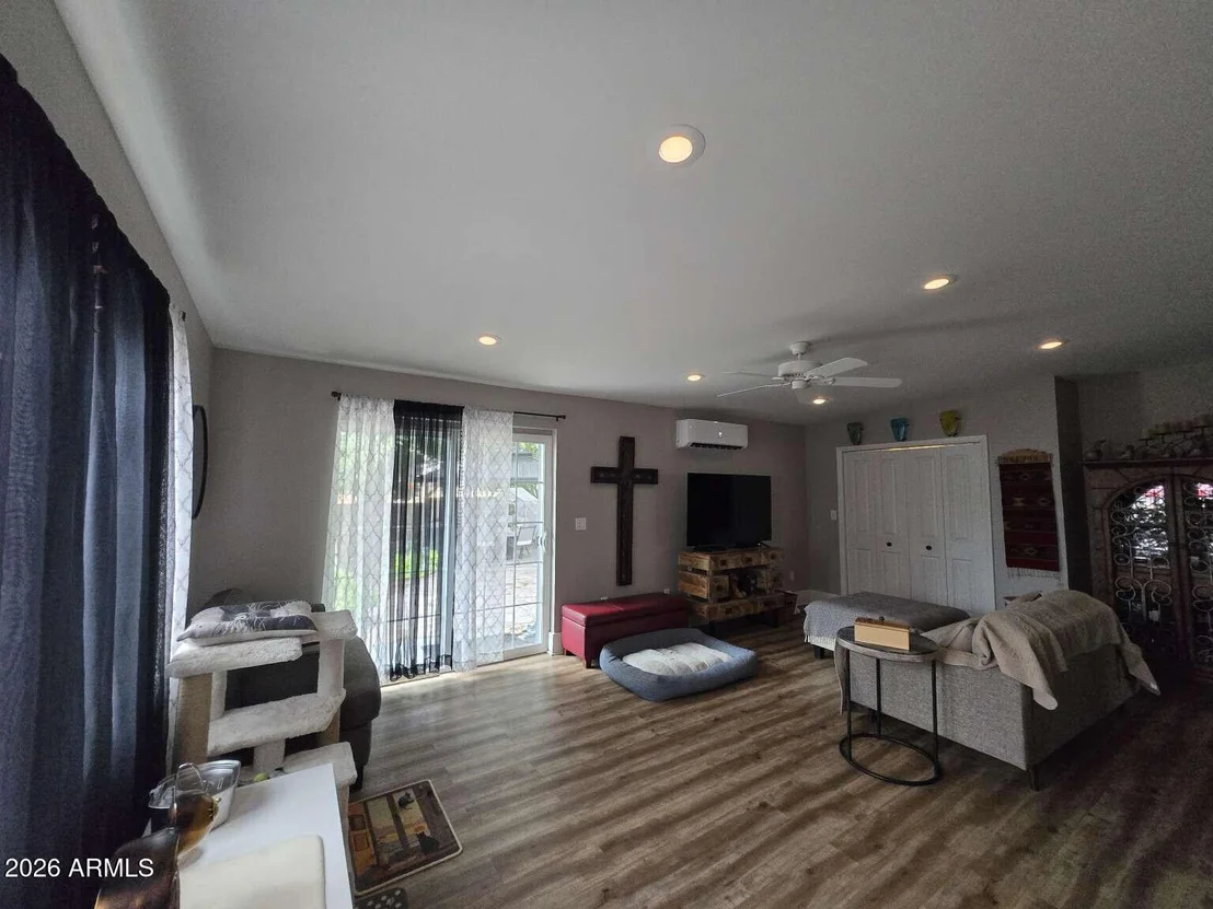 Photo of 501 W VISTA Street