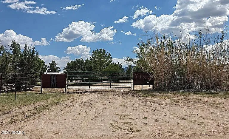 Photo of 712 W TREASURE Road