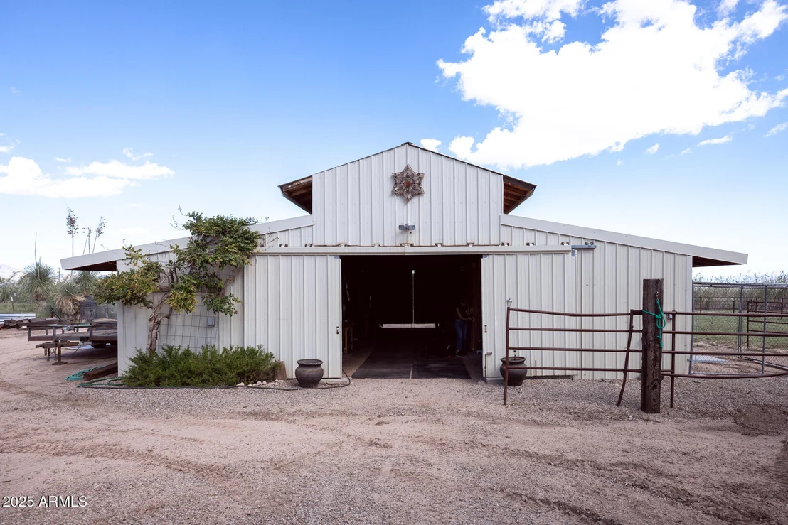 Photo of 712 W TREASURE Road
