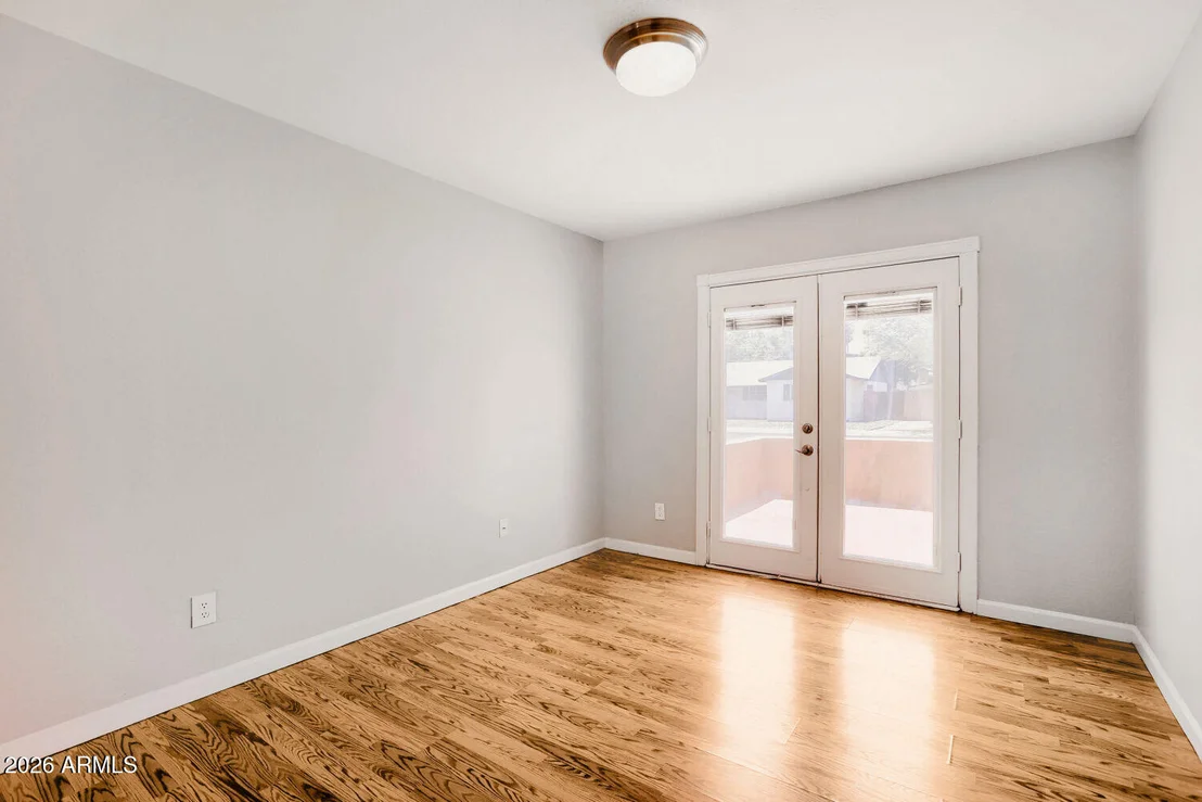 Photo of 1304 W 7TH Place