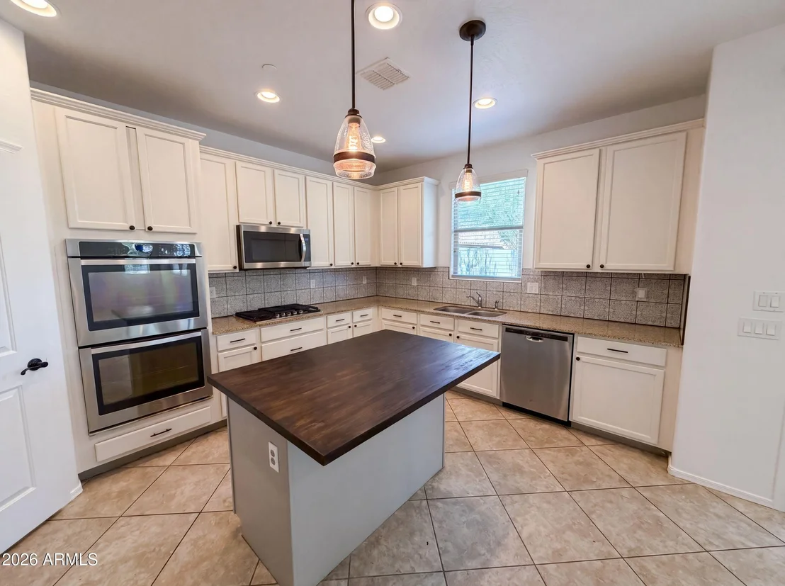 Photo of 21276 W BERKELEY Road