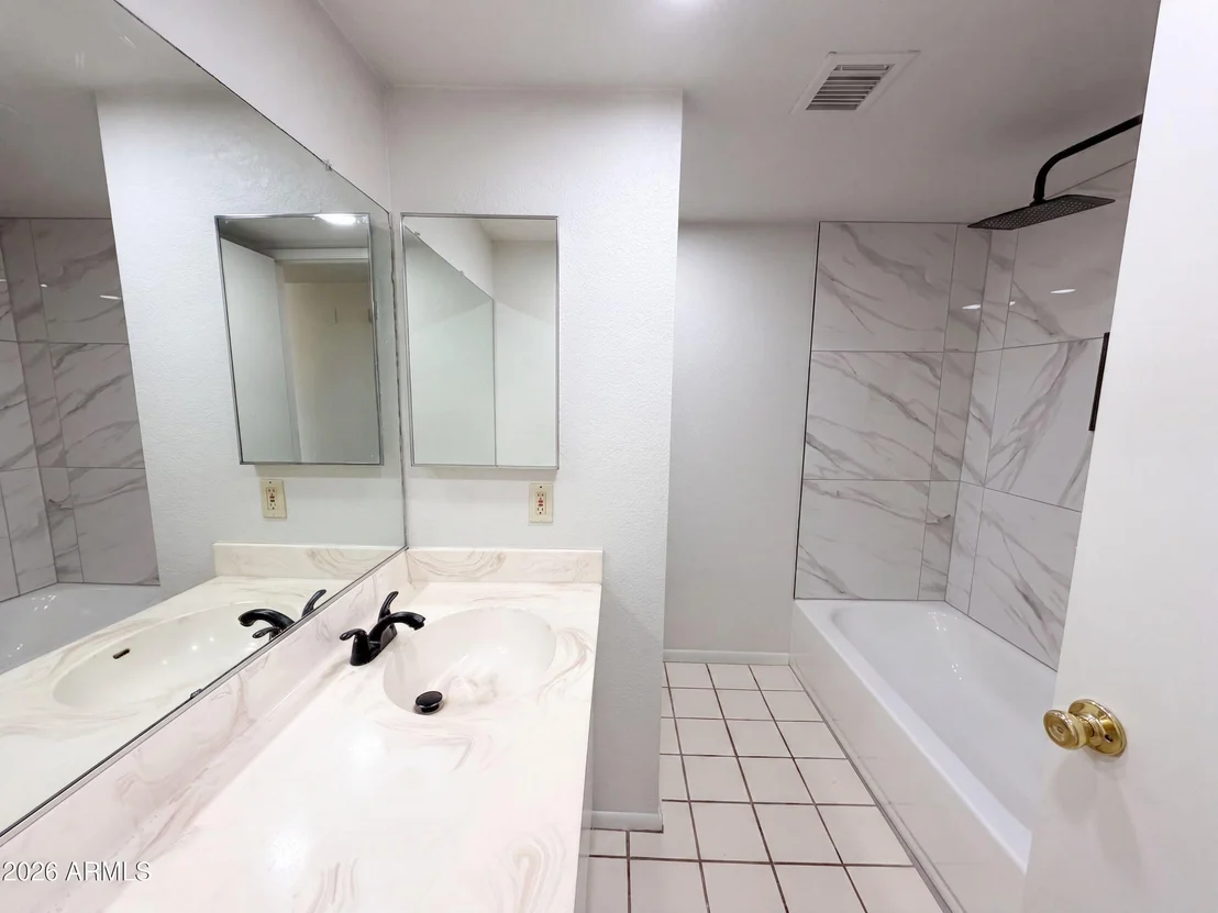 Photo of 1413 W BEHREND Drive