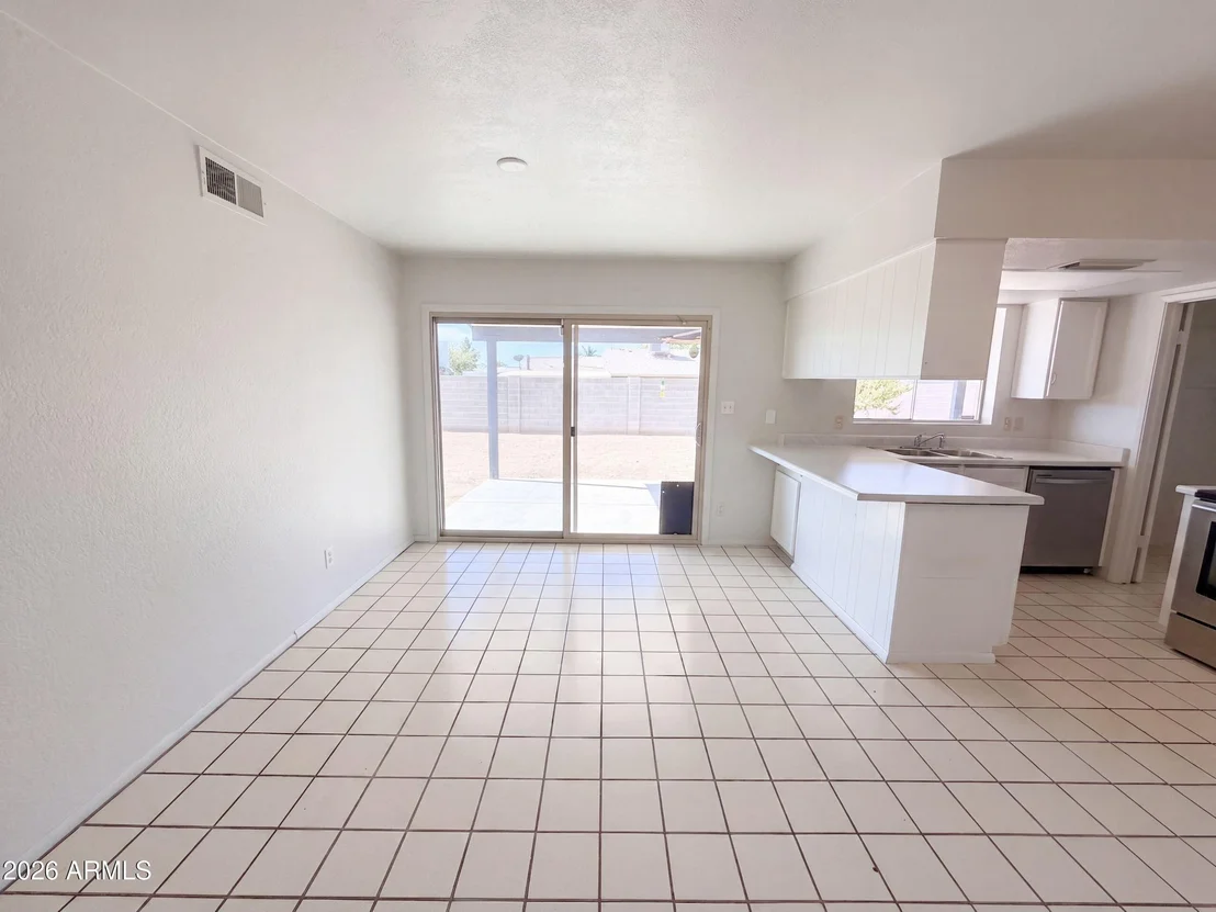 Photo of 1413 W BEHREND Drive