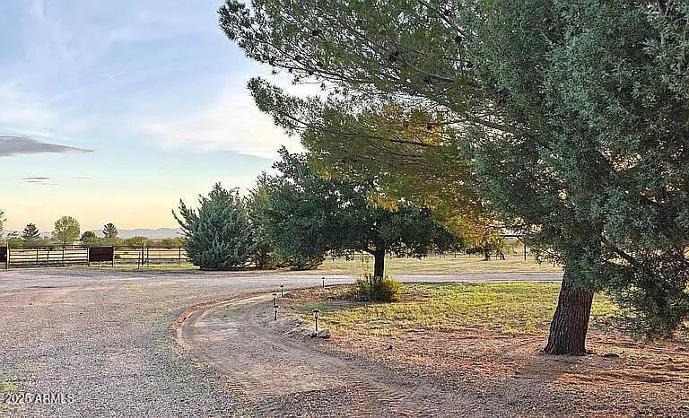 Photo of 712 W TREASURE Road