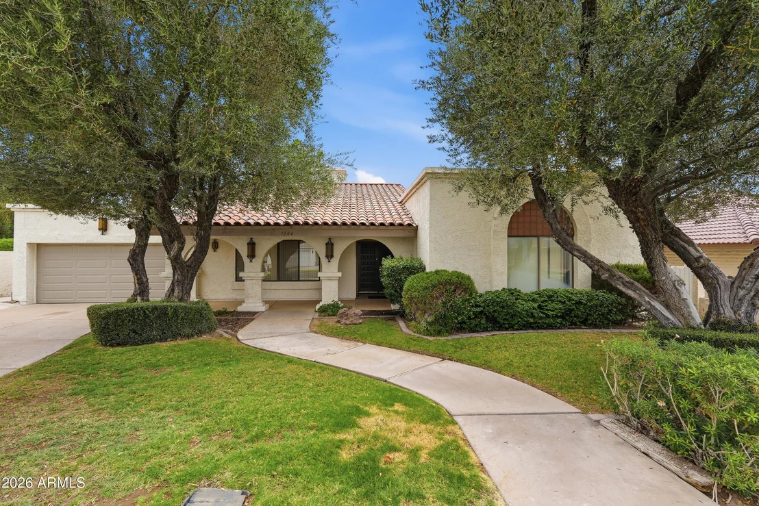 Photo of 1204 E COMMODORE Place