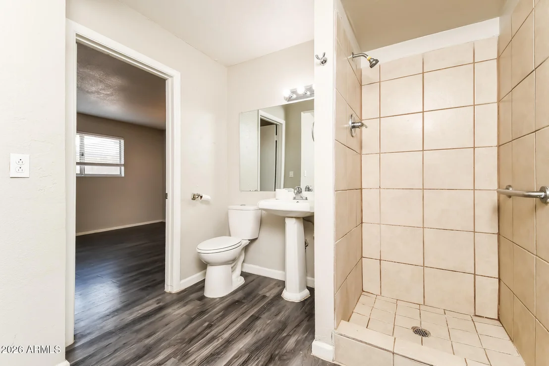 Photo of 1460 W 6TH Avenue