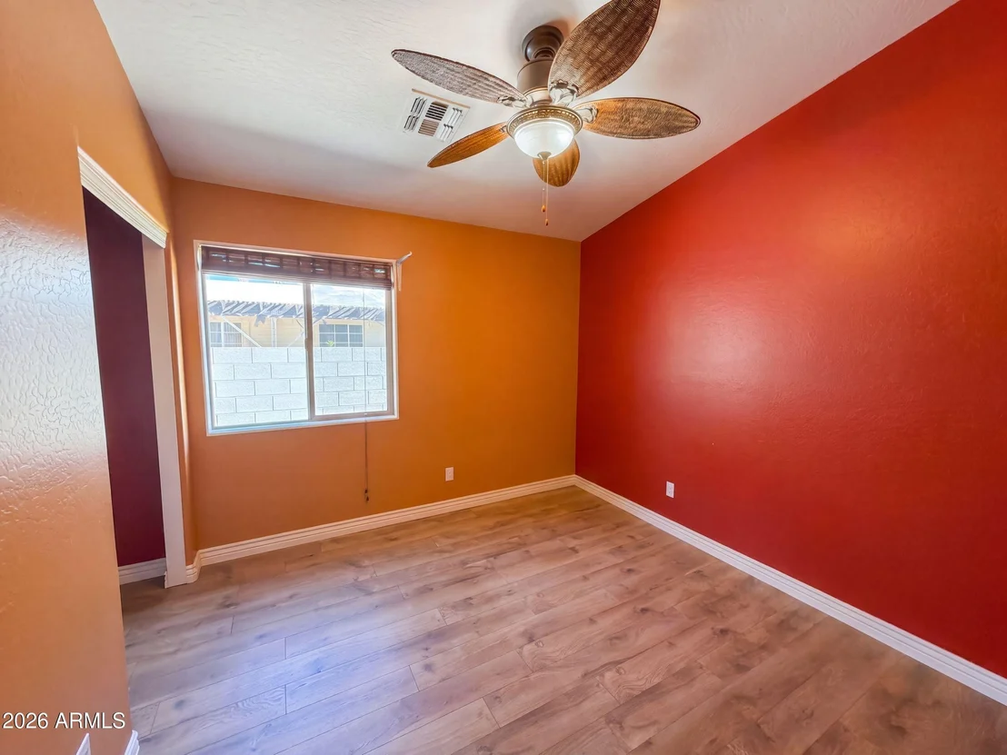 Photo of 831 N ROBSON --