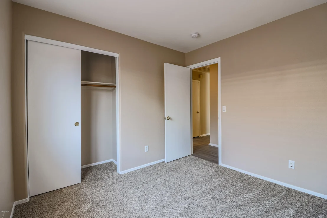 Photo of 453 S WILDROSE --