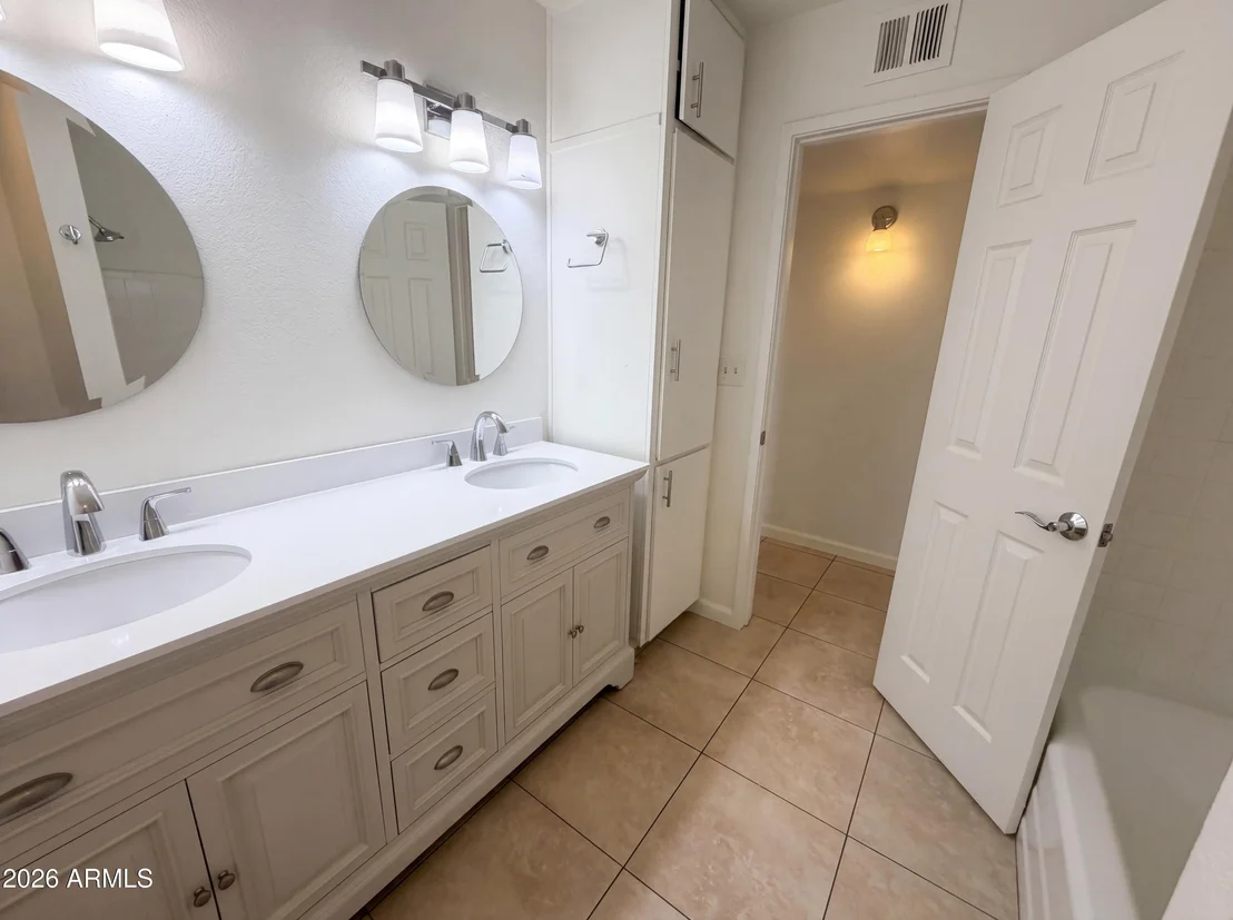 Photo of 438 N ASH --