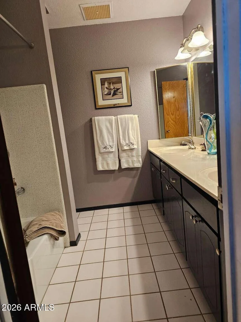 Photo of 821 N SPUR Circle