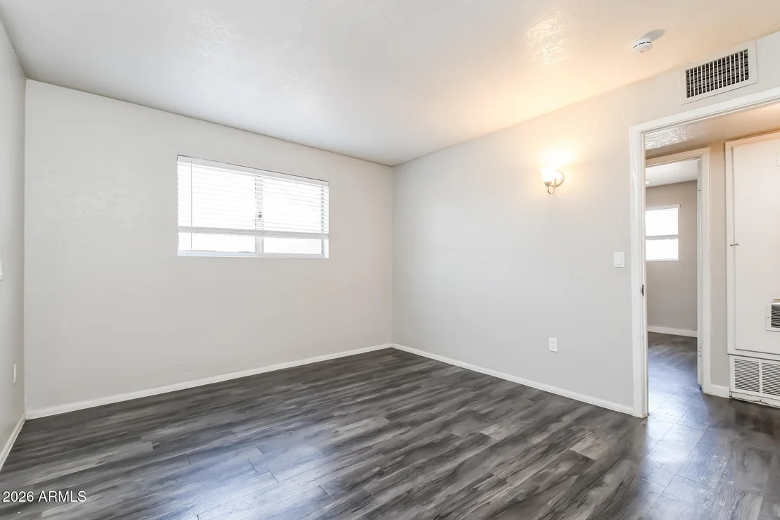 Photo of 1460 W 6TH Avenue
