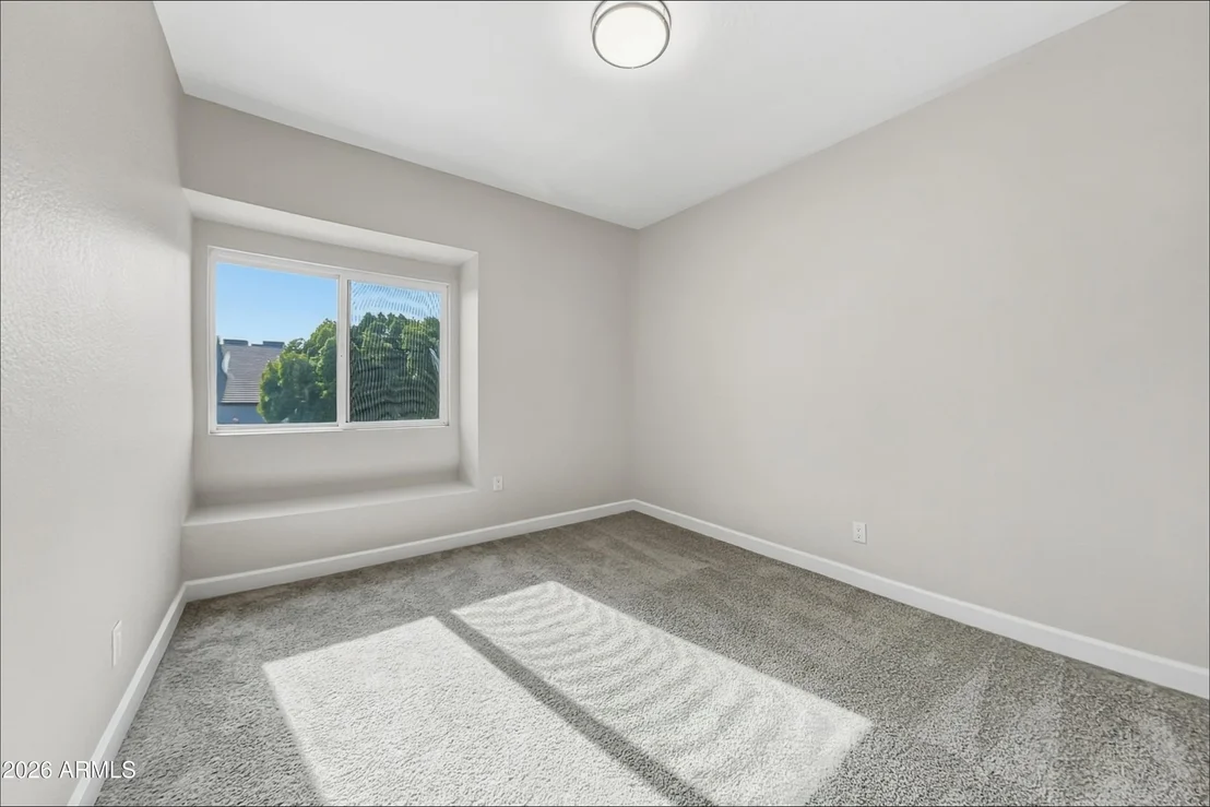 Photo of 1035 N SETON --