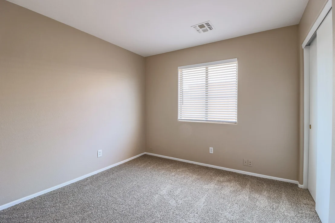 Photo of 453 S WILDROSE --