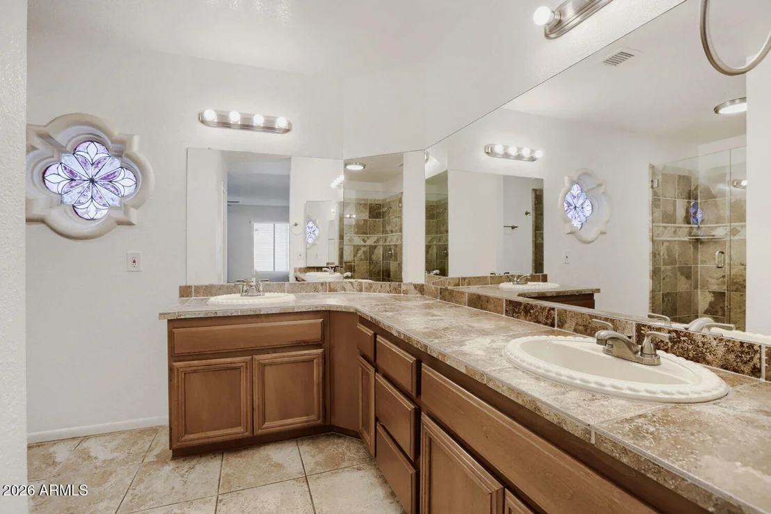 Photo of 415 W GRANDVIEW Road