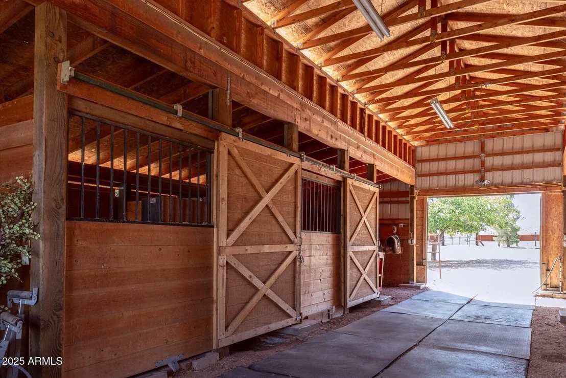 Photo of 712 W TREASURE Road