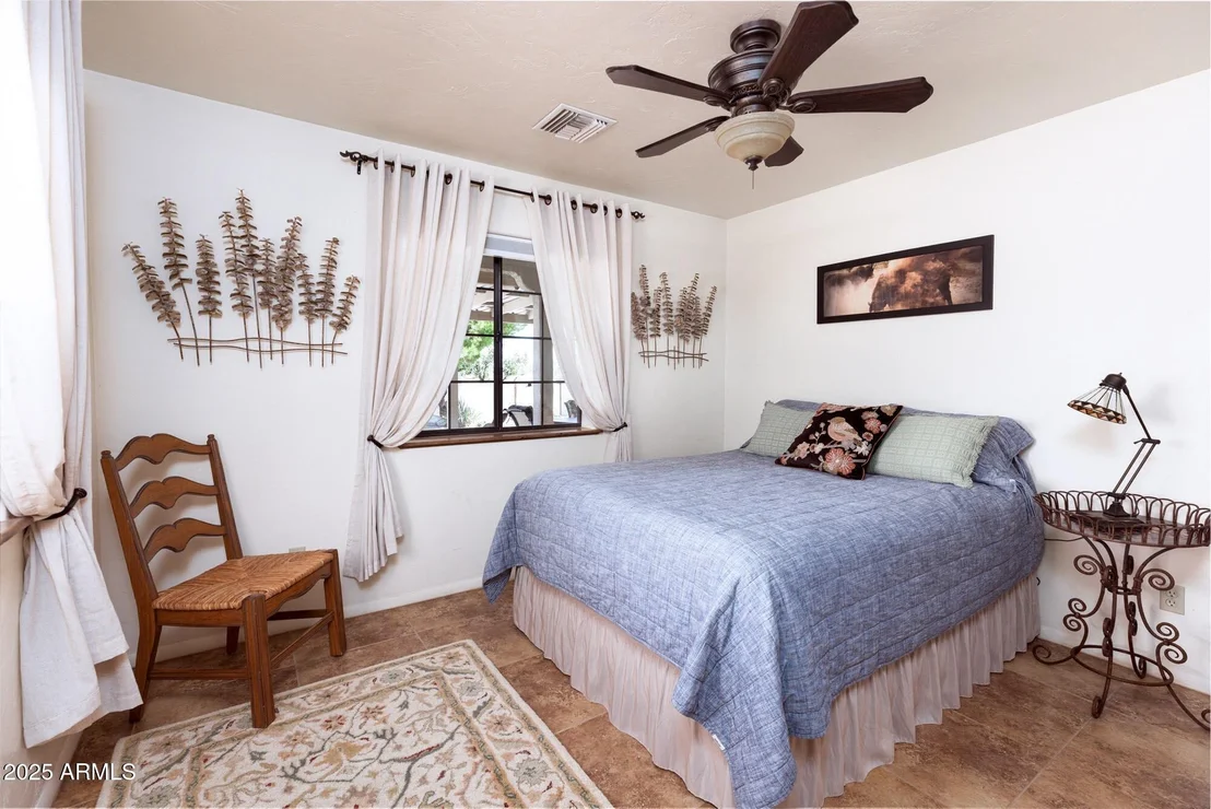 Photo of 712 W TREASURE Road
