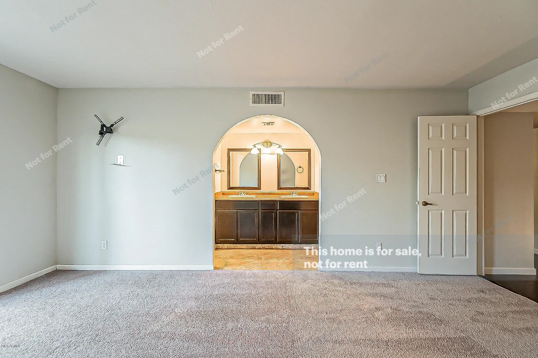 Photo of 906 W KEATING Avenue