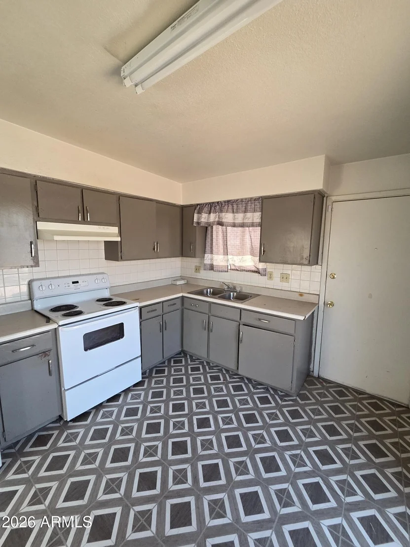 Photo of 309 W DESERT Drive