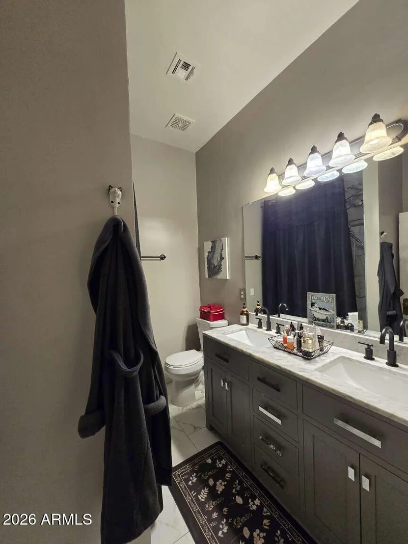 Photo of 501 W VISTA Street
