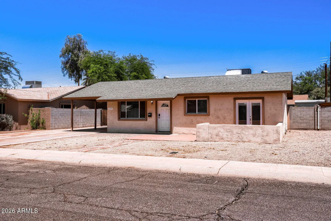 Photo of 1304 W 7TH Place
