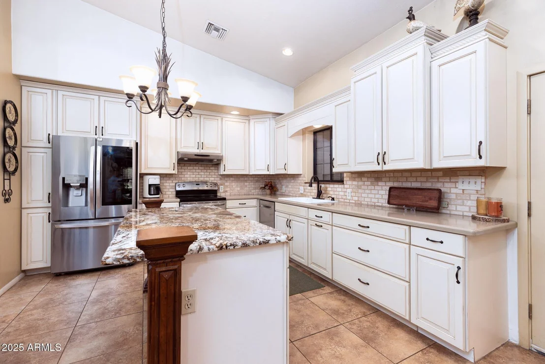 Photo of 712 W TREASURE Road