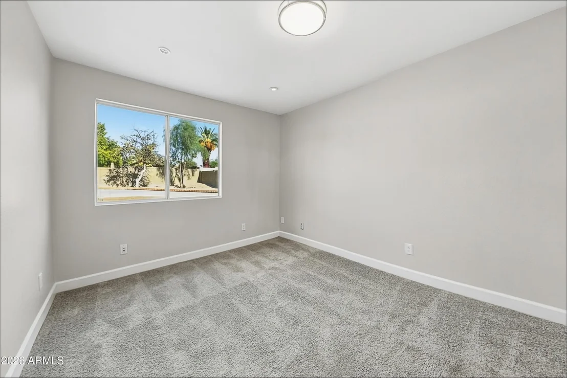 Photo of 1035 N SETON --