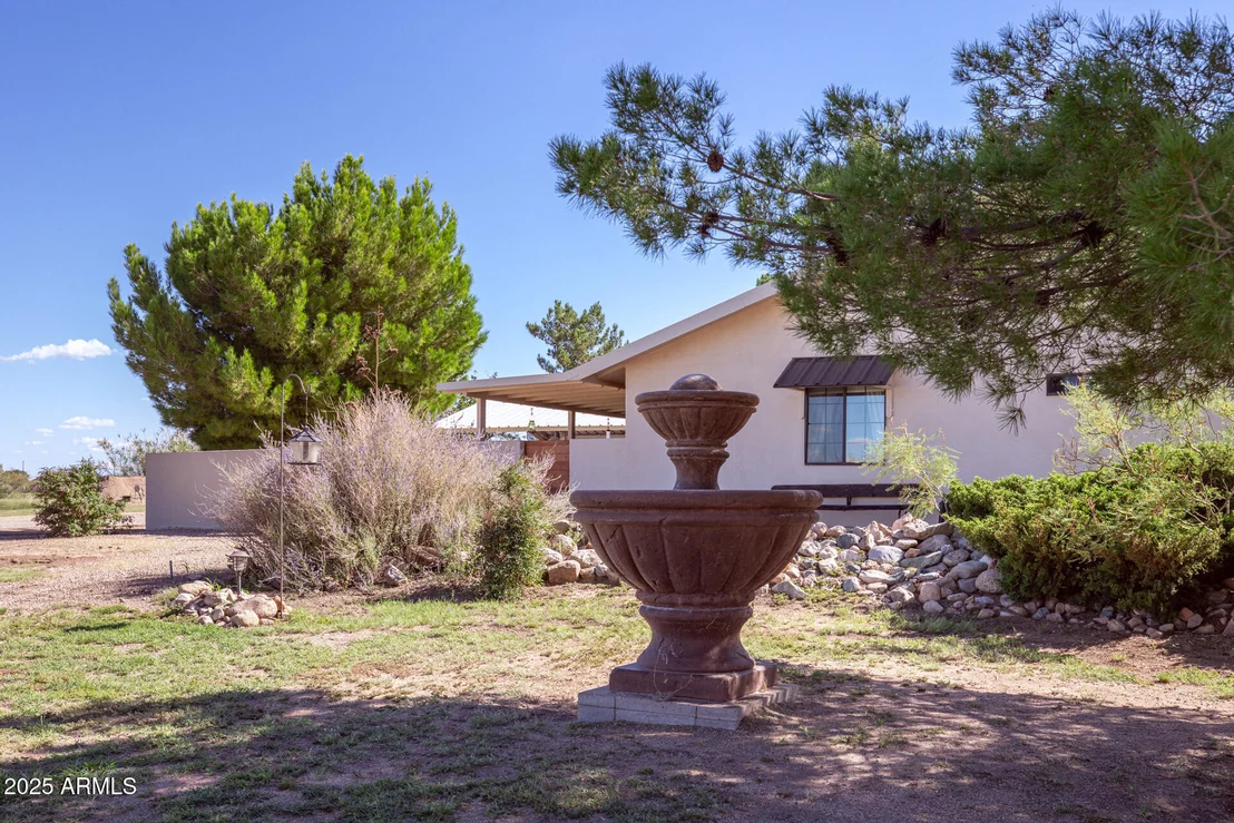Photo of 712 W TREASURE Road