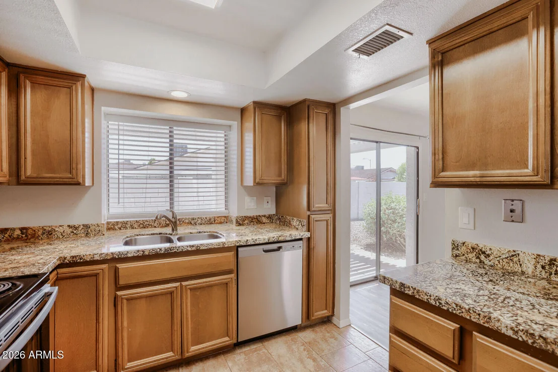 Photo of 415 W GRANDVIEW Road