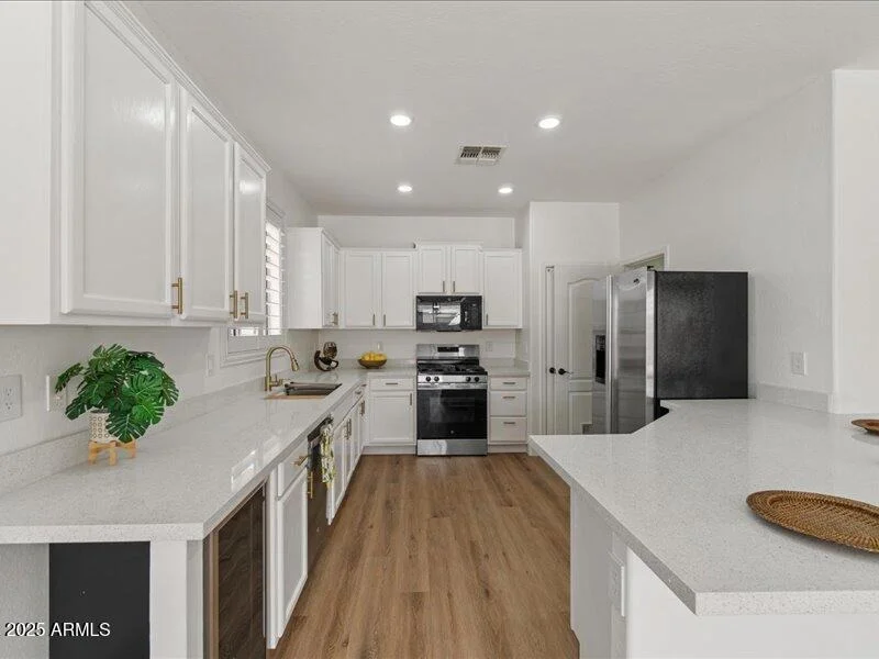Photo of 271 W ROADRUNNER Drive
