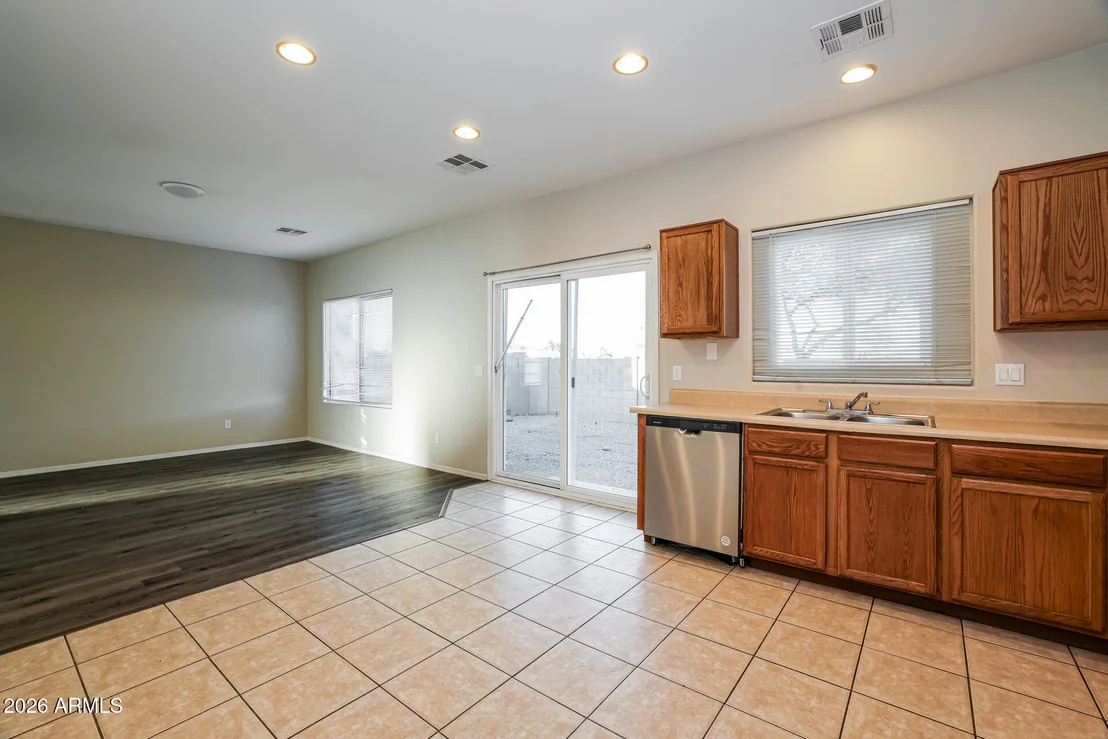 Photo of 5015 S 6TH Way