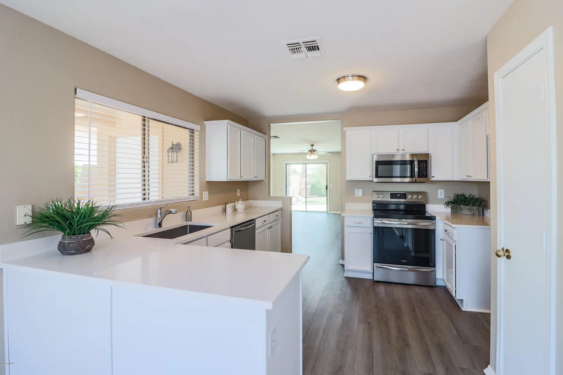 Photo of 453 S WILDROSE --