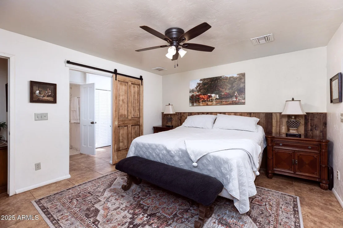 Photo of 712 W TREASURE Road