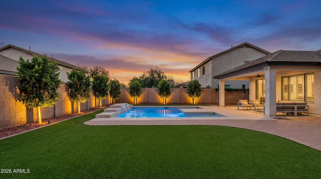 Photo of 271 W ROADRUNNER Drive