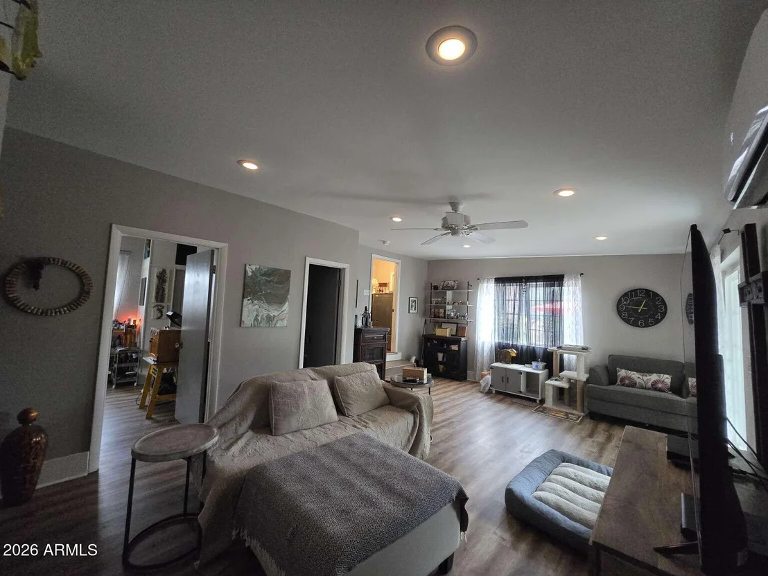 Photo of 501 W VISTA Street