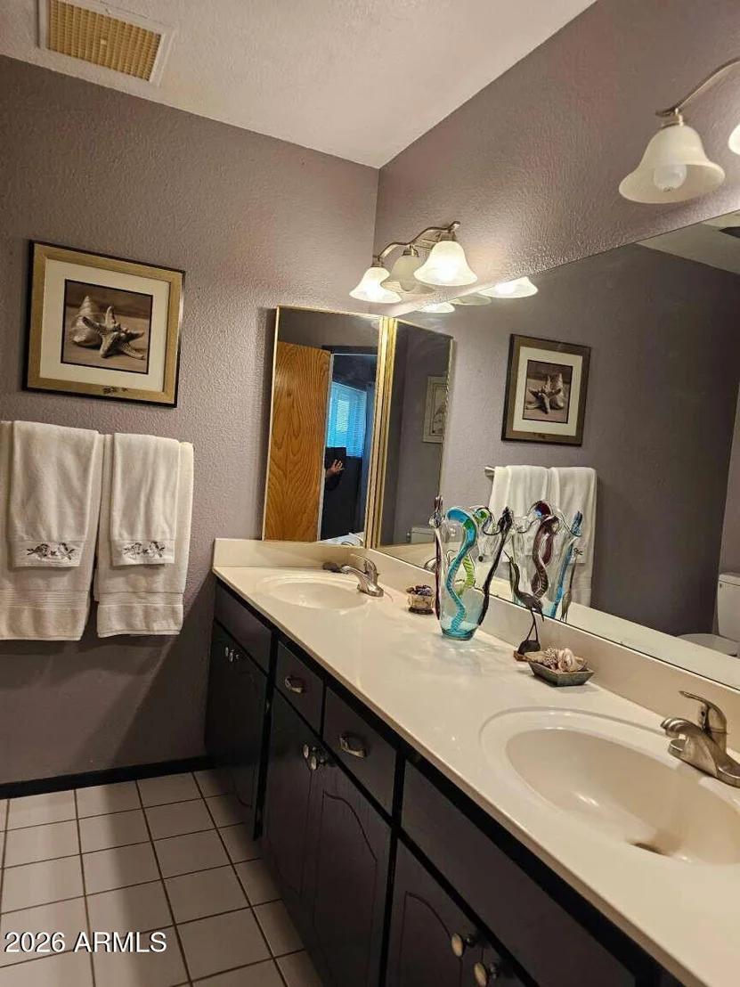 Photo of 821 N SPUR Circle