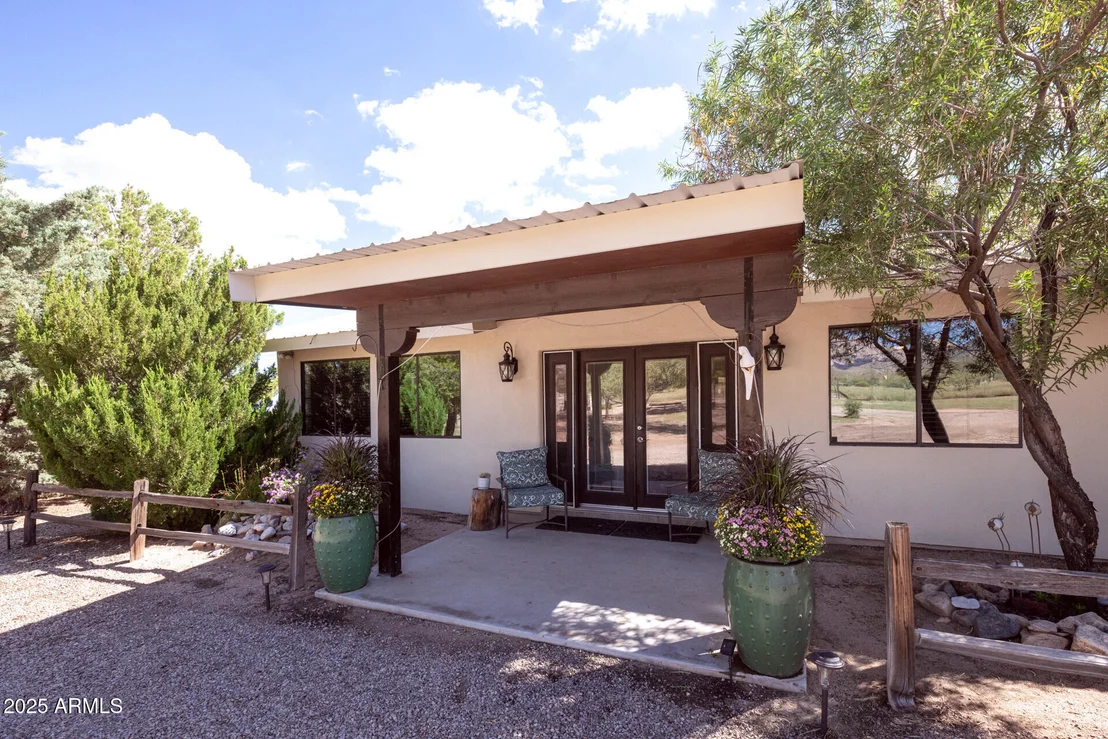 Photo of 712 W TREASURE Road
