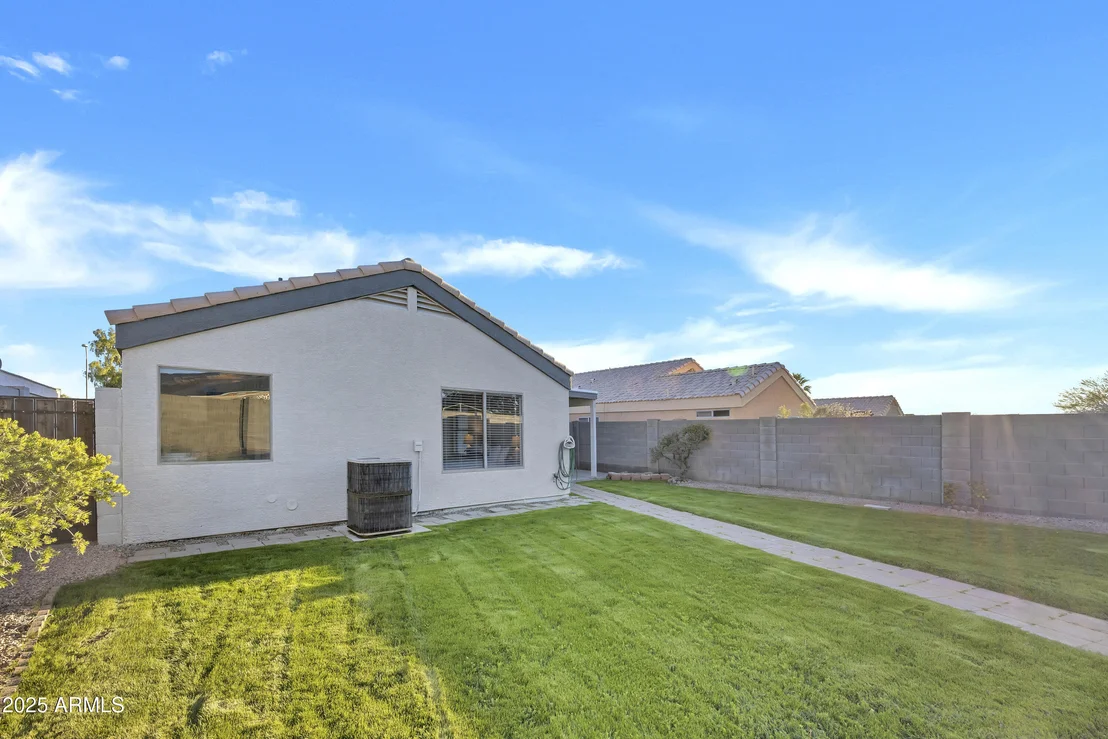 Photo of 1228 W DIAMOND Avenue