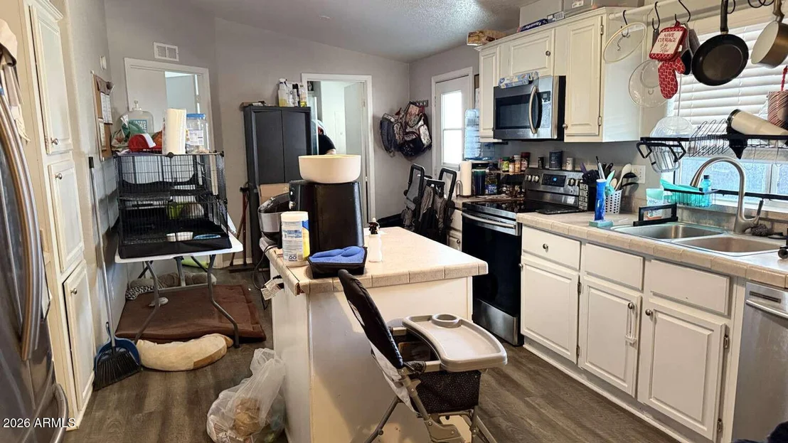 Photo of 609 W ANDREA Circle