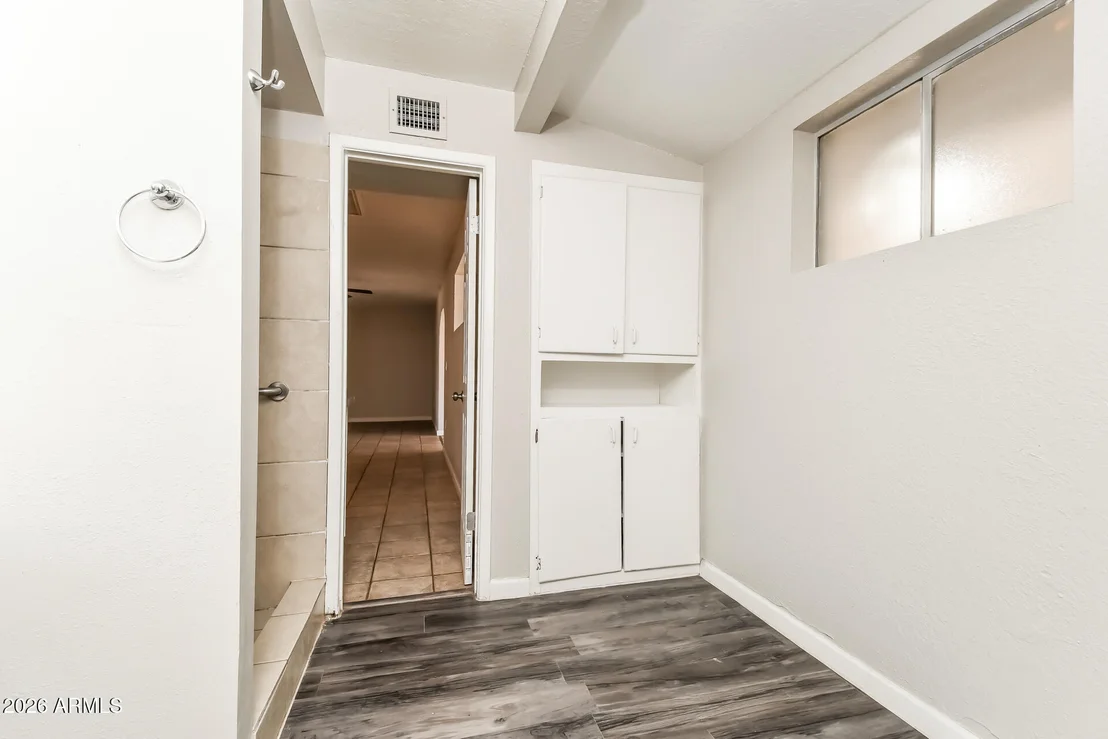 Photo of 1460 W 6TH Avenue